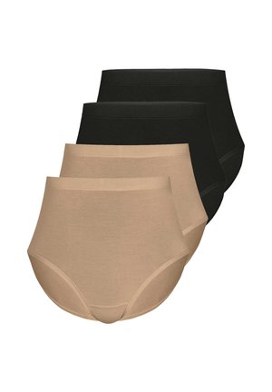 Frau trägt schwarzen Tanktop und schwarze Unterwäsche, hebt das Tanktop leicht an, um einen Teil ihres Bauchs vor einem einfarbigen hellen Hintergrund zu zeigen.