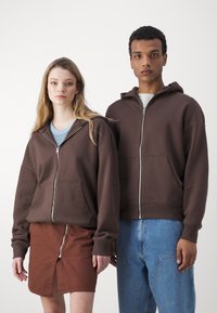 Jack & Jones PREMIUM - JPRBLUHARVEY ZIP HOOD UNISEX - Sudadera con cremallera - chocolate brown Imagen en miniatura 1