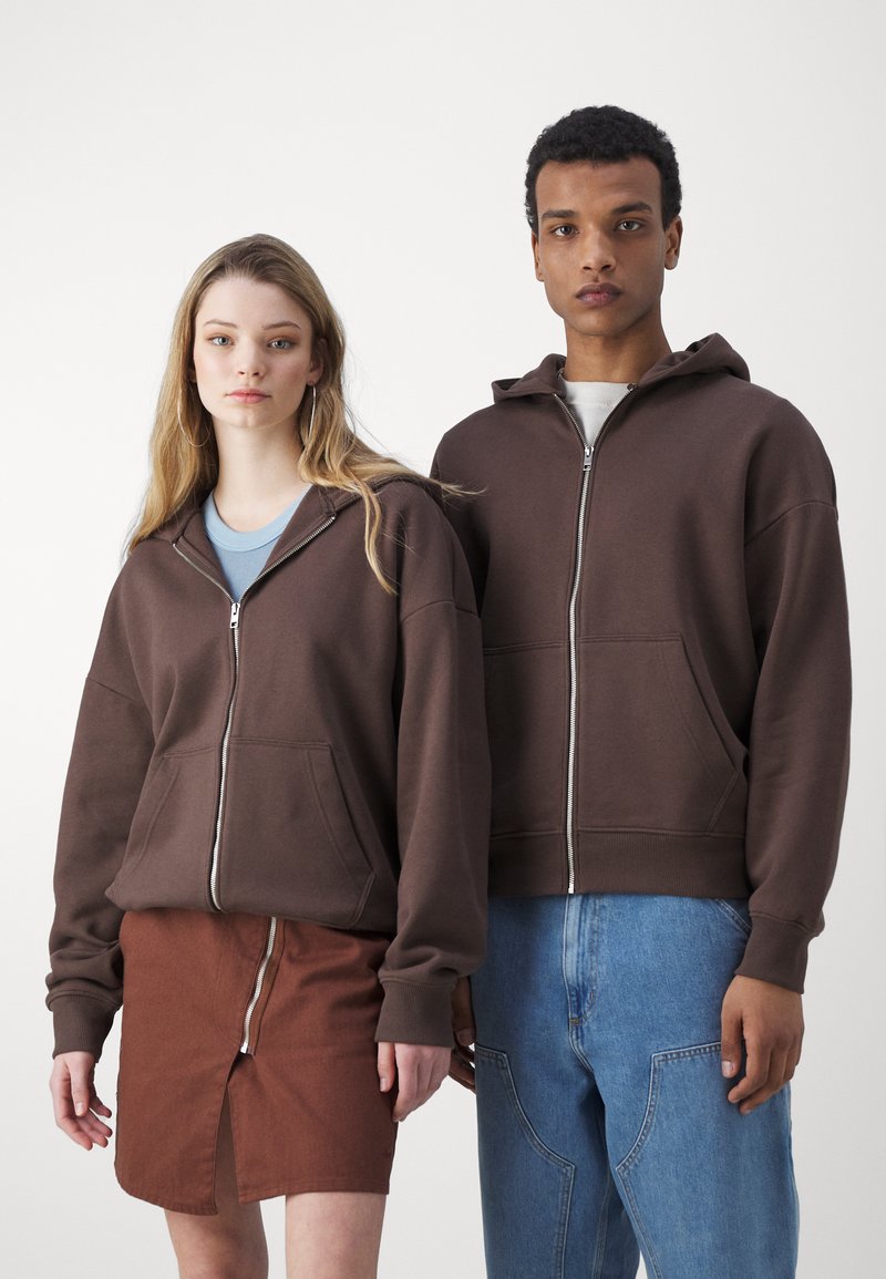Jack & Jones PREMIUM JPRBLUHARVEY ZIP HOOD UNISEX - Cipzáras pulóver - chocolate brown