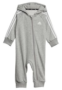 Monos antiarrugas de bebé con capucha de color gris claro, con cremallera frontal, logo de Adidas en blanco en el pecho y rayas blancas a lo largo de las mangas.