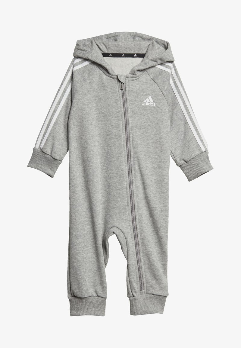 Monos antiarrugas de bebé con capucha de color gris claro, con cremallera frontal, logo de Adidas en blanco en el pecho y rayas blancas a lo largo de las mangas.