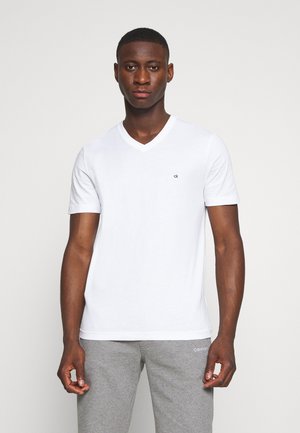 V-NECK CHEST LOGO - Camiseta básica - white