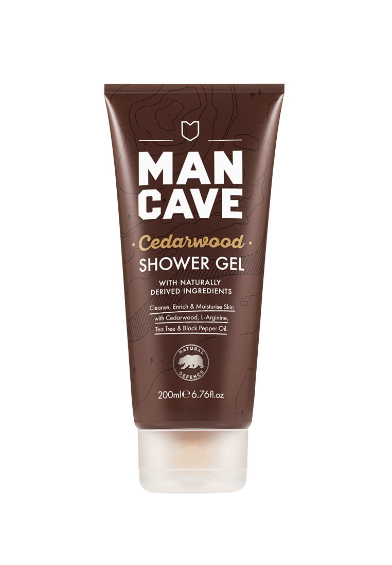 Gel douche en bois de cèdre dans un tube souple marron, avec un texte blanc et un logo d'ours, d'une capacité de 200 ml. Motif de surface texturé visible.