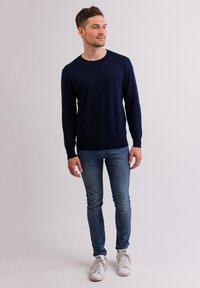 CASH-MERE RUNDHALS  - Pullover - marine blau