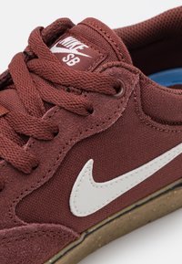 Nike SB CHRON 2 UNISEX - Sapatilhas - dark pony