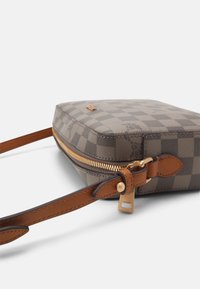JOOP! CORTINA PIAZZA CLOE SHOULDERBAG - Borsa a tracolla - darkgrey