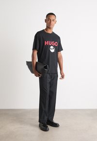 HUGO DIGHTMARE  - T-shirt med print - black