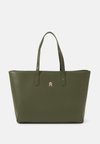 CHIC TOTE - Tote bag - utility olive