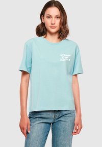 Mister Tee DREAMS OVER REALITY - T-shirts med print - oceanblue