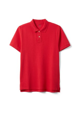 Rotes Poloshirt mit kurzen Ärmeln, umgeschlagenem Kragen und zwei weißen Knöpfen vor schlicht weißem Hintergrund.