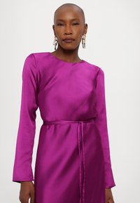 ML Monique Lhuillier MARIE LONG SLEEVE LONG DRESS - Proginė apranga - mulberry