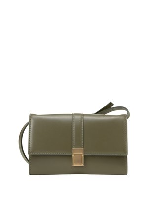 Olivgrüne Lederclutch mit rechteckiger Form, ausgestattet mit einem Goldverschluss, einem schlichten Tragegurt und glatter Textur.