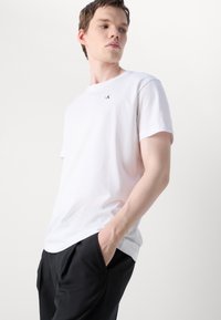 Calvin Klein Jeans REGULAR FIT TEE WITH BOLD BACK PRINT - T-shirt con stampa - bright white