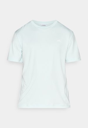 Lichtblauw T-shirt met korte mouwen van zacht materiaal, voorzien van een ronde hals en een klein logo op de borst. Soepele textuur en een casual pasvorm.