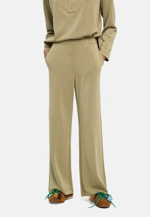 - Spodnie treningowe