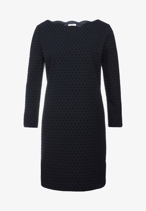 Granatowa sukienka o długości do kolan z długimi rękawami i czarnym wzorem w kropki, z okrągłym dekoltem i prostą sylwetką.