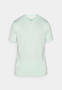 Κοντομάνικο t-shirt henley σε μέντα πράσινο με υφασμάτινο ριμπ σχέδιο, πλακέτα με δύο κουμπιά και διακριτικό λογότυπο στο στήθος.