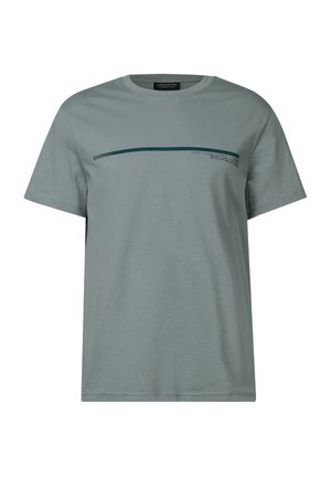 Lichtgroene katoenen t-shirt met een ronde hals, korte mouwen en een donkerblauwe horizontale lijn over de borst met tekstdetails.