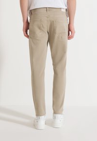 Antony Morato ARGON ANKLE LENGTH - Traperice uskog kroja - sand