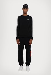 EA7 Emporio Armani FELPA - Ikdienas džemperis - black