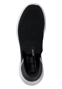 Scarpa nera slip-on con tomaia in maglia testurizzata, suola bianca e accenti grigi. Dotata di soletta in memory foam e inserti elastici ai lati per maggiore flessibilità.