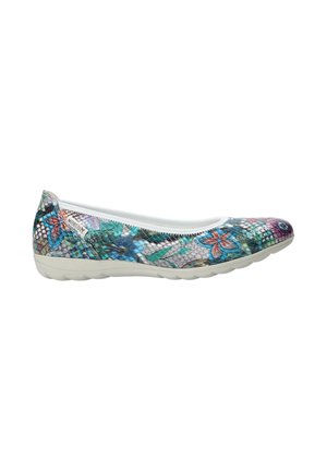 Chaussure plate pour femme à motif floral avec surface texturée, semelle blanche basse et bordure blanche le long de l'ouverture.