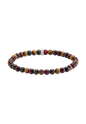 Perlenarmband mit abwechselnden runden Perlen in Rot-, Schwarz- und Brauntönen, mit einem kleinen rechteckigen silbernen Verschluss, graviert mit "SABO".