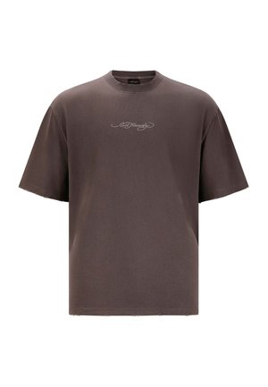 T-shirt marrone oversize in tessuto morbido, con colletto a girocollo e maniche corte. Piccolo logo bianco ricamato sul petto.