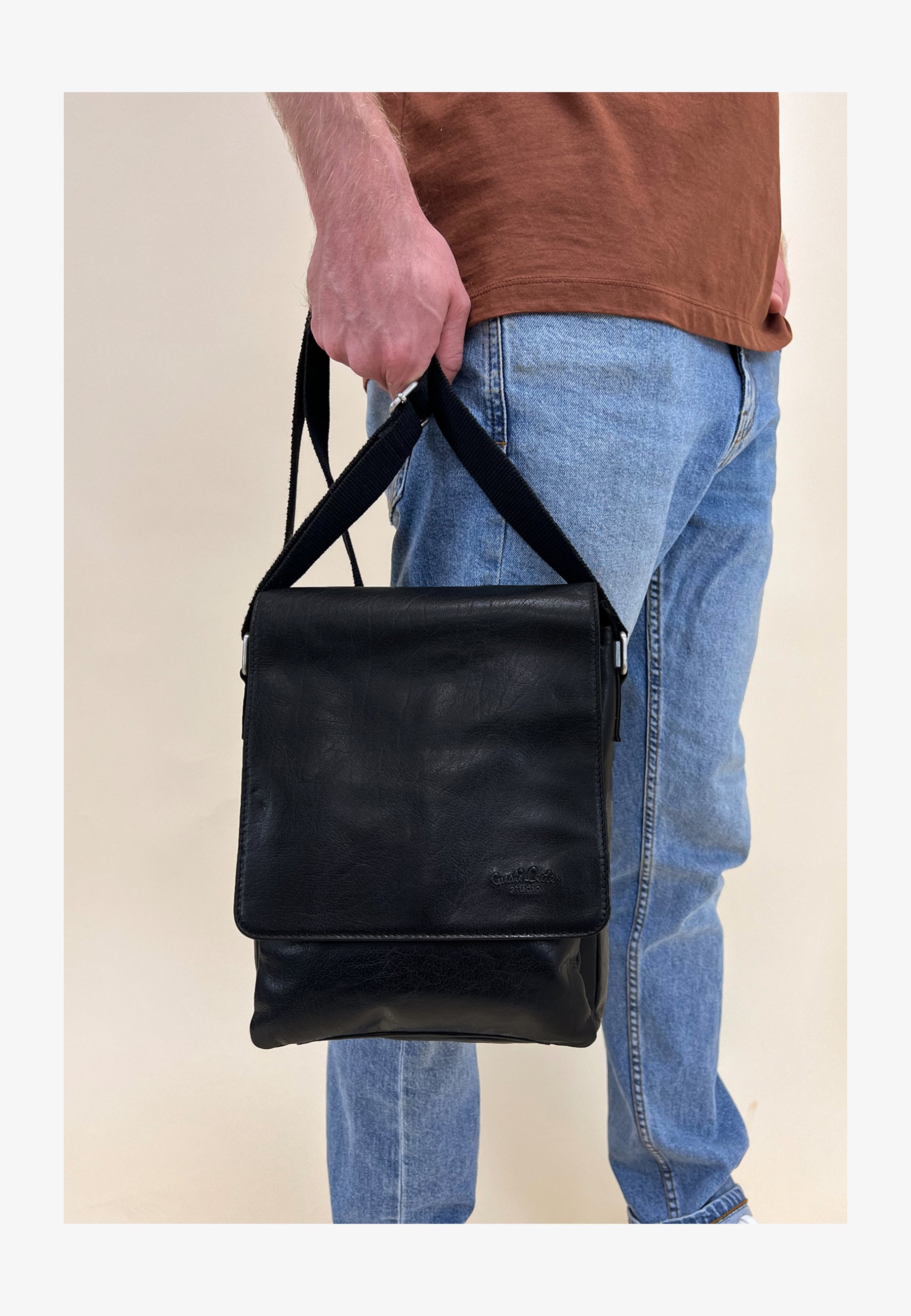 Gusti Markus Borsa A Tracolla In Pelle Di Bufalo Nera – Organizer Versatile Per Uomo E Donna