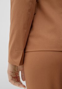 s.Oliver BLACK LABEL MIT TAILLIERTER PASSFORM - Blazer - braun