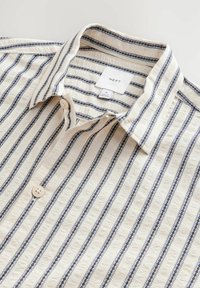 REGULAR FIT STRIPE TEXTURED SHORT SLEEVE - Camisa - black white