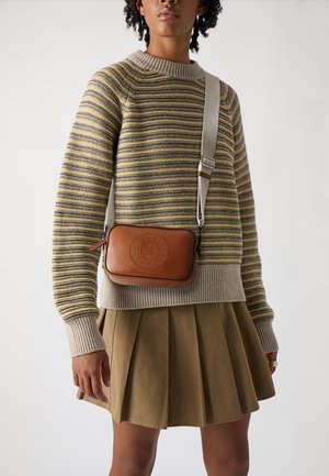 CIRCLE CAMERA BAG  - Cross body bag - dark tan