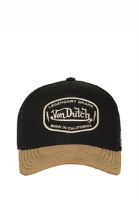 Casquette de camionneur noire avec une couronne arrondie, une visière beige et un patch logo brodé affichant "Von Dutch" et "Born in California". Dos en maille.