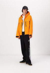 LOW LIGHTS STUDIOS® ORION TECH JACKET UNISEX - Lett jakke - orange