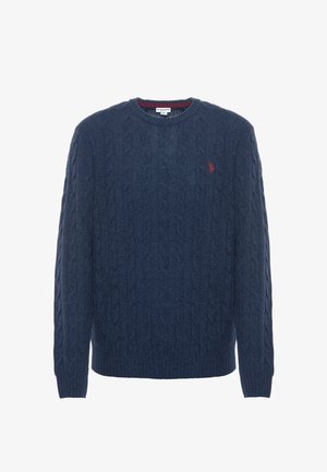 Maglione a maglia cable in blu navy realizzato in tessuto morbido, con scollatura a girocollo e un piccolo logo rosso sul lato sinistro del petto. Design a vestibilità classica.