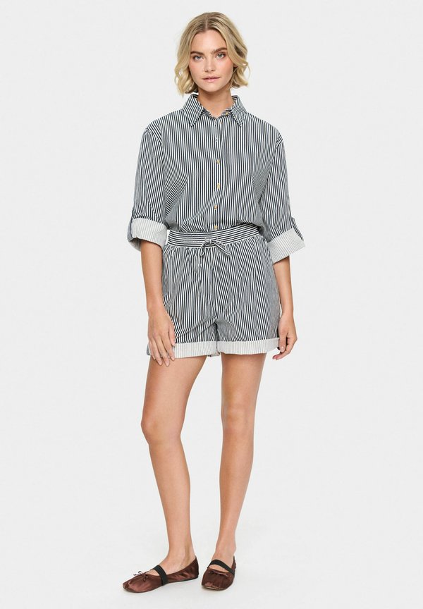 ZALINDASZ STRIPE - Shorts - ice nightsky stripe4