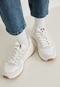 CHARGE - Baskets basses - regular white