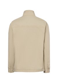 Beige Jacke mit Kragen, Rückennähten und langen Ärmeln. Aus einem leichten Material gefertigt, mit einer glatten Textur.