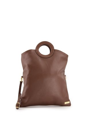 Braune Ledertasche mit einem runden Griff, einem Reißverschluss an der Seite und einem verstellbaren Trageriemen. Strukturierte Oberfläche mit goldfarbener Markenkennung.