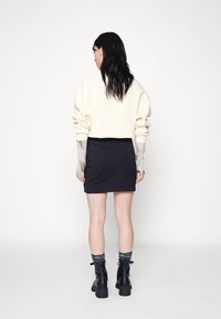 Even&Odd Petite Saia envelope - black