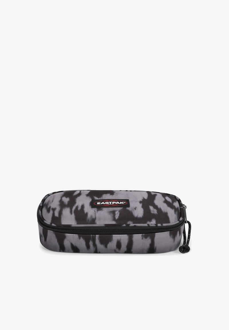 Trousse noire et grise avec un motif tie-dye, en tissu, forme rembourrée, avec une fermeture éclair et un accent logo.