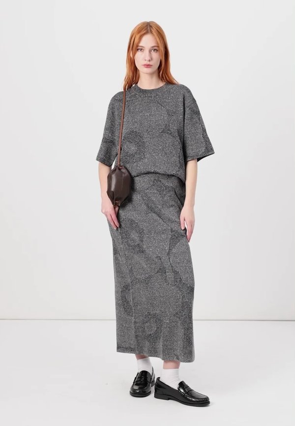 SULOINEN UNIKKO - Jumper3