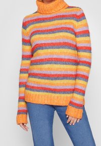 Wrangler Stickad tröja - orange