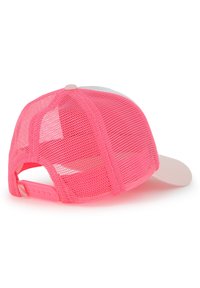 Ροζ καπέλο μπέιζμπολ με δίχτυ, κυρτή γείσο, ρυθμιζόμενο λουράκι και μονόχρωμο λευκό μπροστινό πάνελ. Διαθέτει αναπνεύσιμο σχεδιασμό για άνεση.