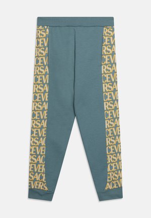 Versace ALLOVER KIDS UNISEX - Pantaloni sportivi - sky/multicolor
