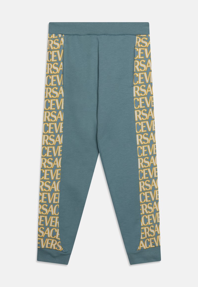 Versace ALLOVER KIDS UNISEX - Παντελόνι φόρμας - sky/multicolor