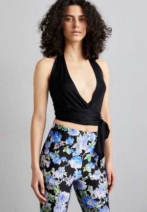 Ioannes WRAP VEST - Μπλούζα - black