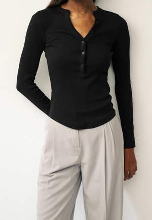 Long sleeved top - black