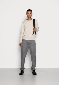 Levi's® XX CHINO EZ TAPER II - Calças - liquorice herringbone black