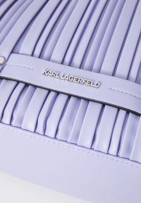 KARL LAGERFELD K/KUSHION FOLDED TOTE - Borsa a mano - sweet lavender